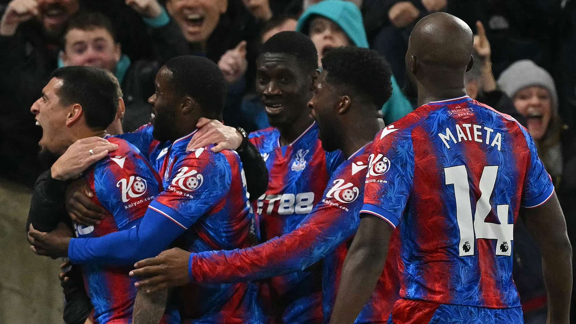 英超第7輪利物浦2-2曼城 薩拉赫傳射德布勞內破門.